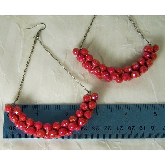 Swinging Long 4" Red Berry Fashion Earrings Vintage Plastic Beads Gold Tinting - Picture 4 of 5